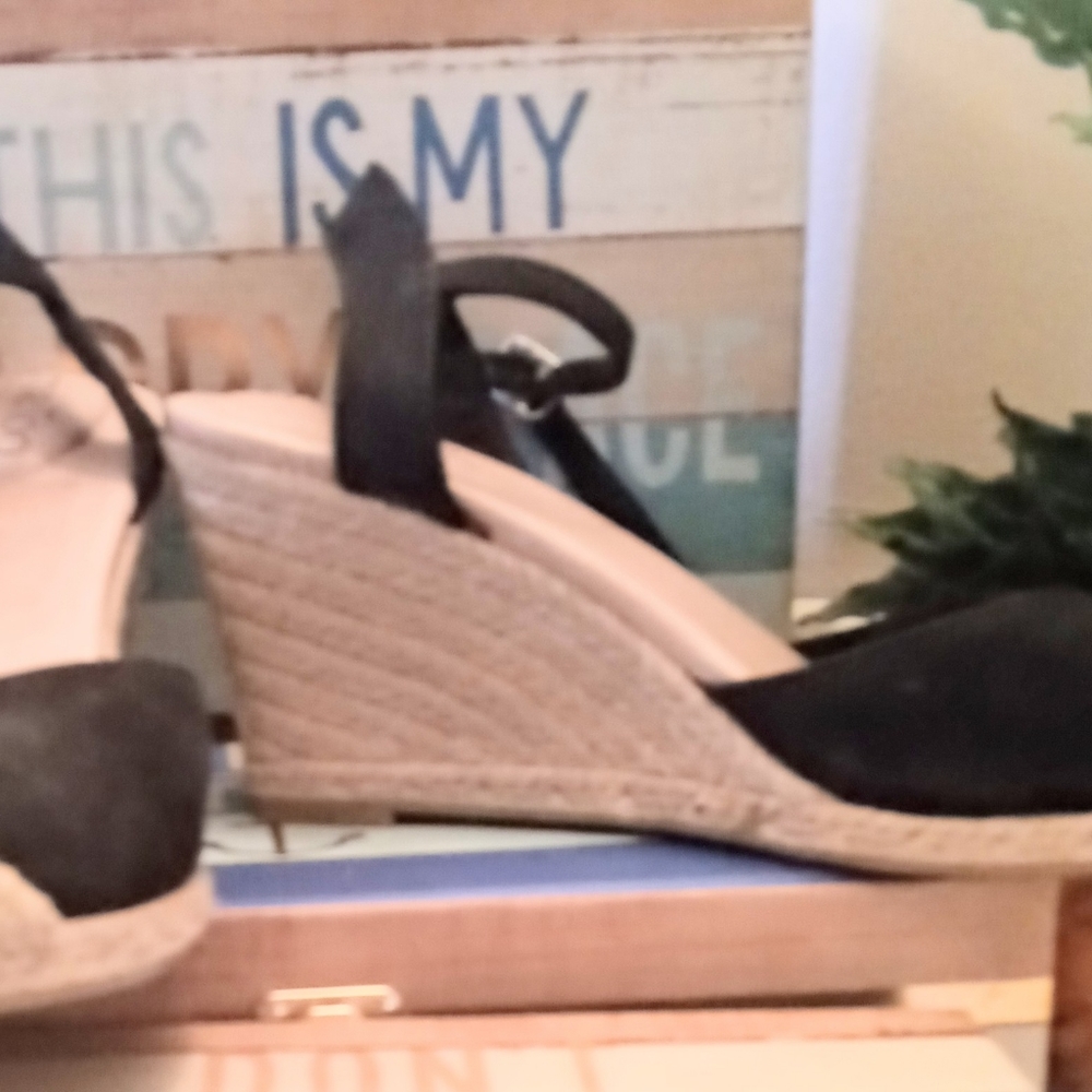 Wedge heels